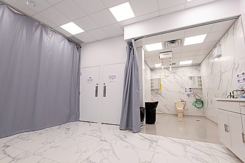 Mike Sudoma / Winnipeg Free Press
The new funeral facility inside the Winnipeg Grand Mosque Wednesday evening. The facility will specialize in preparing bodies under Muslim customs.
November 10, 2021