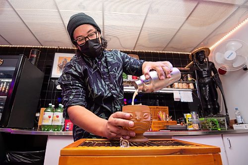 Mike Sudoma / Winnipeg Free Press
Bartender, Nathan Penates, prepares a virgin Pina Colada at Baon Manila Nights Wednesday evening
November 10, 2021