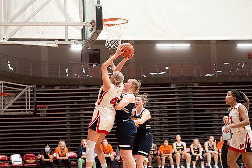 Mike Sudoma / Winnipeg Free Press
Wesmen centre, Kelyn Filewich, goes up for a layup as the Wesmen take on the University of Brandon Bobcats at the Duckworth Centre at University of Winnipeg Thursday night
November 10, 2021