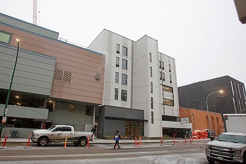 MIKE DEAL / WINNIPEG FREE PRESS
The RWB student boarding building at 225 Edmonton Street that is under construction replacing the accommodations that were torn down to make way for the completion of True North Square and the new Wawanesa head office. 
see Jen Zoratti story
211110 - Wednesday, November 10, 2021.