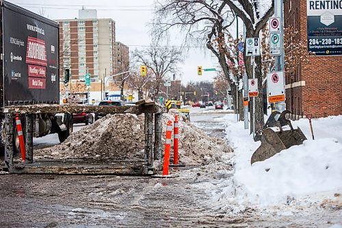 MIKAELA MACKENZIE / WINNIPEG FREE PRESS

Snow spills into a bike lane on Sherbrook Street in Winnipeg on Monday, Nov. 15, 2021. For Danielle story.
Winnipeg Free Press 2021.