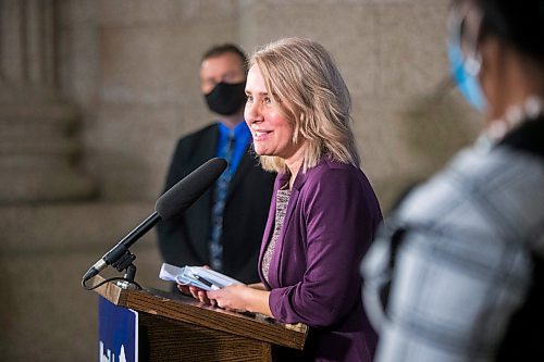 MIKAELA MACKENZIE / WINNIPEG FREE PRESS

Chief nursing officer and provincial lead of health system integration Lanette Siragusa speaks at an announcement of a new student nursing employment program in Winnipeg on Monday, Nov. 15, 2021. For Maggie story.
Winnipeg Free Press 2021.