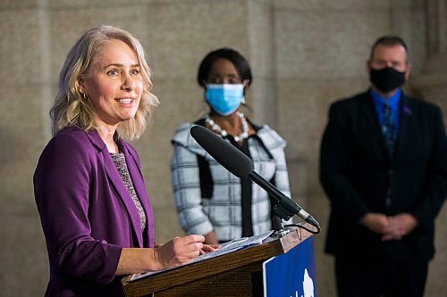 MIKAELA MACKENZIE / WINNIPEG FREE PRESS

Chief nursing officer and provincial lead of health system integration Lanette Siragusa speaks at an announcement of a new student nursing employment program in Winnipeg on Monday, Nov. 15, 2021. For Maggie story.
Winnipeg Free Press 2021.