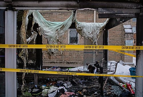 JESSICA LEE / WINNIPEG FREE PRESS

A bus shelter photographed on November 15, 2021 at Broadway and Osborne is taped off following a fire.

Reporter: Joyanne







