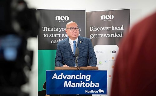 JESSICA LEE / WINNIPEG FREE PRESS

Economic Development and Jobs Minister Jon Reyes announces the creation of 300 jobs on November 16, 2021, at the Neo Financial headquarters.

Reporter: Gabby







