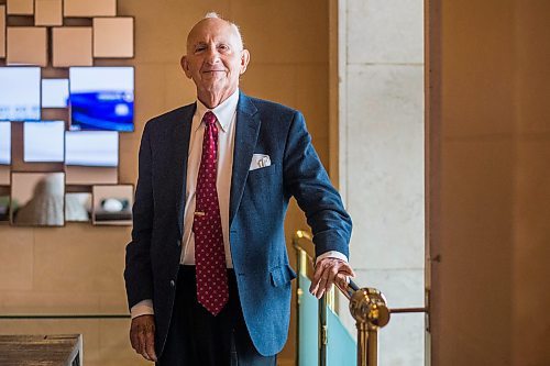 MIKAELA MACKENZIE / WINNIPEG FREE PRESS

Ernest Rady, this year&#x2019;s recipient of the U of M&#x2019;s IDEA award, poses for a portrait at the Fort Garry Hotel on Wednesday, Nov. 17, 2021. For Martin Cash story.
Winnipeg Free Press 2021.