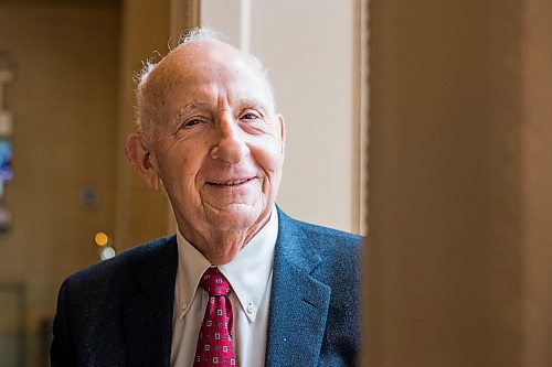 MIKAELA MACKENZIE / WINNIPEG FREE PRESS

Ernest Rady, this year&#x2019;s recipient of the U of M&#x2019;s IDEA award, poses for a portrait at the Fort Garry Hotel on Wednesday, Nov. 17, 2021. For Martin Cash story.
Winnipeg Free Press 2021.