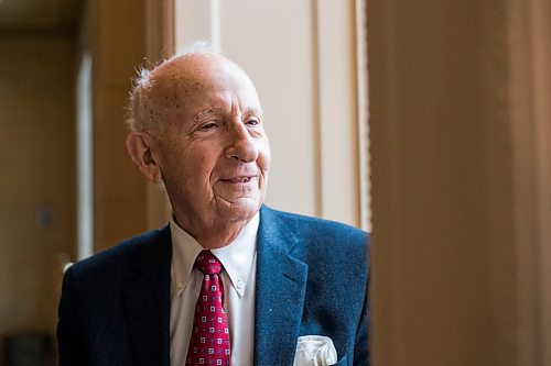 MIKAELA MACKENZIE / WINNIPEG FREE PRESS

Ernest Rady, this year&#x2019;s recipient of the U of M&#x2019;s IDEA award, poses for a portrait at the Fort Garry Hotel on Wednesday, Nov. 17, 2021. For Martin Cash story.
Winnipeg Free Press 2021.