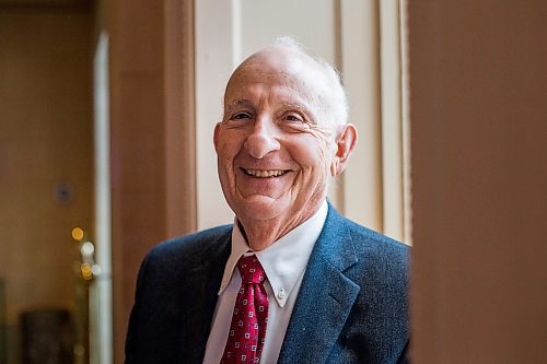 MIKAELA MACKENZIE / WINNIPEG FREE PRESS

Ernest Rady, this year&#x2019;s recipient of the U of M&#x2019;s IDEA award, poses for a portrait at the Fort Garry Hotel on Wednesday, Nov. 17, 2021. For Martin Cash story.
Winnipeg Free Press 2021.