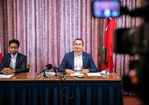 JESSICA LEE / WINNIPEG FREE PRESS

Uzoma Asagwara, NDP Health Critic (left) and Wab Kinew, Leader of the Manitoba NDP, give an alternative throne speech at the Legislative Building in Winnipeg on November 17, 2021.

Reporter: Carol







