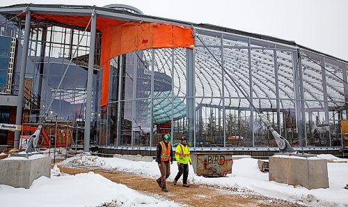 MIKE DEAL / WINNIPEG FREE PRESS
Approaching the front entrance to The Leaf.
The Leaf, a multi-functional horticultural and cultural attraction under construction in the South East corner of Assiniboine Park. The Leaf is anticipated to open in late 2022.
211117 - Wednesday, November 17, 2021.