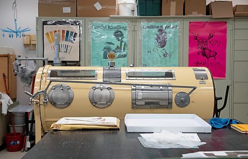 JESSICA LEE / WINNIPEG FREE PRESS

An iron lung is photographed in the Manitoba Museum archives on November 15, 2021.

Reporter: Brenda








