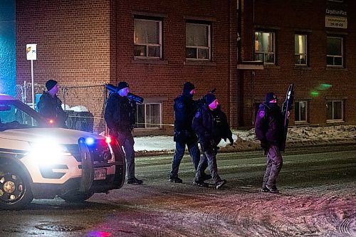 Daniel Crump / Winnipeg Free Press. The Winnipeg police tactical unit make their way to 363 Mountain Avenue, which police have surrounded. An area of Mountain Avenue is blocked off between Salter Street and Aikins Street following an incident. November 17, 2021.