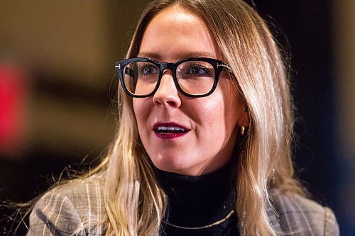 MIKAELA MACKENZIE / WINNIPEG FREE PRESS

Kathleen Prendiville, partner lead at Google Canada, speaks to moderator Liz Choi at a Chamber of Commerce luncheon at the Fairmont in Winnipeg on Thursday, Nov. 18, 2021. For Gabrielle story.
Winnipeg Free Press 2021.