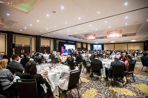 MIKAELA MACKENZIE / WINNIPEG FREE PRESS

Kathleen Prendiville, partner lead at Google Canada, speaks to moderator Liz Choi at a Chamber of Commerce luncheon at the Fairmont in Winnipeg on Thursday, Nov. 18, 2021. For Gabrielle story.
Winnipeg Free Press 2021.