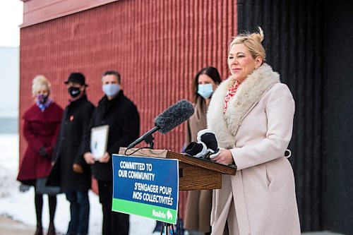 MIKAELA MACKENZIE / WINNIPEG FREE PRESS

Families Minister Rochelle Squires speaks at an event about new warming spaces in Winnipeg on Friday, Nov. 19, 2021. For Katie May story.
Winnipeg Free Press 2021.