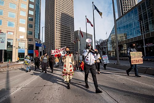 Mike Sudoma / Winnipeg Free Press
Sadie-Pheonix Lavoie (right) and Miyawata Stout (left) lead the &#x201c;All out for WedzinKwa&#x201d; rally participants in a march down Portage Avenue to the Manitoba Legislative Building Friday afternoon.
November 19, 2021