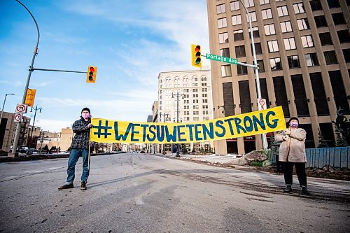 Mike Sudoma / Winnipeg Free Press
Protestors hold up signage during the &#x201c;All Out for WedzinKwa rally held at Portage and Main Friday afternoon
November 19, 2021