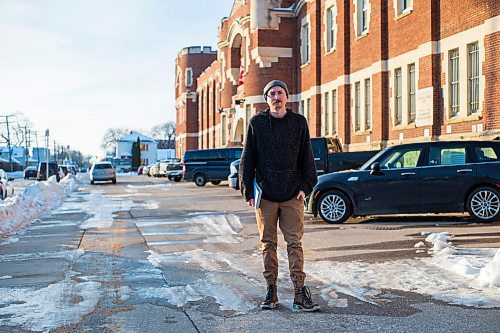 MIKAELA MACKENZIE / WINNIPEG FREE PRESS

Free Press reporter Ryan Thorpe poses for a portrait in front of the Minto Armoury, where Patrik Mathews was at one point stationed, in Winnipeg on Friday, Nov. 19, 2021. For Ryan Thorpe story.
Winnipeg Free Press 2021.