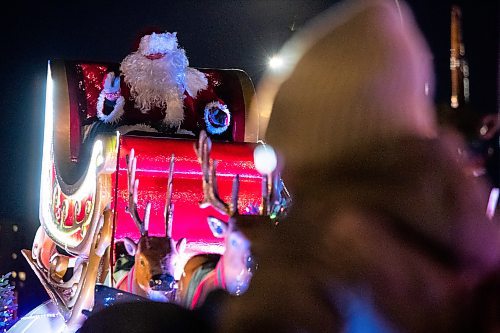 Daniel Crump / Winnipeg Free Press. Families meet Santa during the 2021 Santa Clause Parade at Shaw Park in Winnipeg. This year the parade remained stationary while families were able to walk up to Santas float to get a selfie with Santa. November 20, 2021.