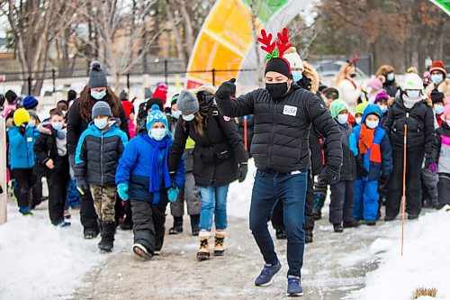 MIKAELA MACKENZIE / WINNIPEG FREE PRESS

Volunteer Allen Ortega leads a group from Lavallee School on a zoo tour during a Winter Wonderland party organized by Variety for kids from low-income schools at the Assiniboine Park Zoo in Winnipeg on Monday, Nov. 22, 2021. For Doug Speirs story.
Winnipeg Free Press 2021.