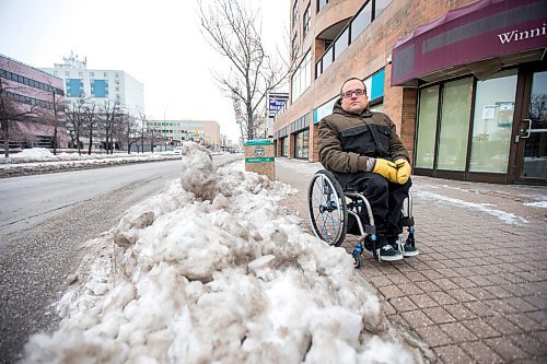 MIKAELA MACKENZIE / WINNIPEG FREE PRESS

Allen Mankewich, who faces challenges with sidewalk snow clearing every year as a wheelchair user, poses for a portrait downtown in Winnipeg on Monday, Nov. 22, 2021. For Joyanne story.
Winnipeg Free Press 2021.