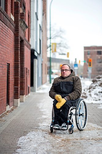 MIKAELA MACKENZIE / WINNIPEG FREE PRESS

Allen Mankewich, who faces challenges with sidewalk snow clearing every year as a wheelchair user, poses for a portrait downtown in Winnipeg on Monday, Nov. 22, 2021. For Joyanne story.
Winnipeg Free Press 2021.