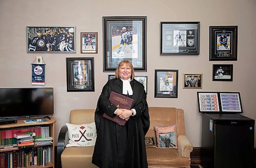 JESSICA LEE / WINNIPEG FREE PRESS

Head clerk Patricia Chaychuk poses for a photo in her office in the Legislative Building on November 22, 2021. 

Reporter: Carol








