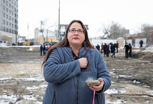 JESSICA LEE / WINNIPEG FREE PRESS

Jamie Grasby, a knowledge keeper, blesses the site at 390 Ross Ave by smudging on November 22, 2021. Home First Winnipeg Inc is building a 47-unit apartment for those at risk of becoming homeless.