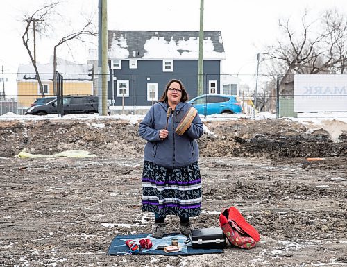 JESSICA LEE / WINNIPEG FREE PRESS

Jamie Grasby, a knowledge keeper, blesses the site at 390 Ross Ave on November 22, 2021. Home First Winnipeg Inc is building a 47-unit apartment for those at risk of becoming homeless.

