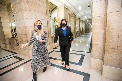 MIKAELA MACKENZIE / WINNIPEG FREE PRESS

Premier Heather Stefanson, right, with her assistant Olivia Billson, walks to the chamber to read the throne speech at the Manitoba Legislative Building in Winnipeg on Tuesday, Nov. 23, 2021. For --- story.
Winnipeg Free Press 2021.