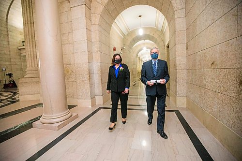 MIKAELA MACKENZIE / WINNIPEG FREE PRESS

Premier Heather Stefanson walks to the lieutenant governor's office before the throne speech reading at the Manitoba Legislative Building in Winnipeg on Tuesday, Nov. 23, 2021. For --- story.
Winnipeg Free Press 2021.