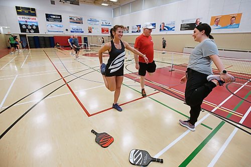JOHN WOODS / WINNIPEG FREE PRESS
Winnipeg Free Press reporter Jen Zoratti, right, warms up before learning how to play pickleball with Rose Sawatzky, left, president of Pickleball Manitoba and National Championship silver medalist, and Kevin Harrison, president of Winnipeg West Pickleball, at Sturgeon Heights Community Centre  on Tuesday, November 23, 2021. 

Re: zoratti