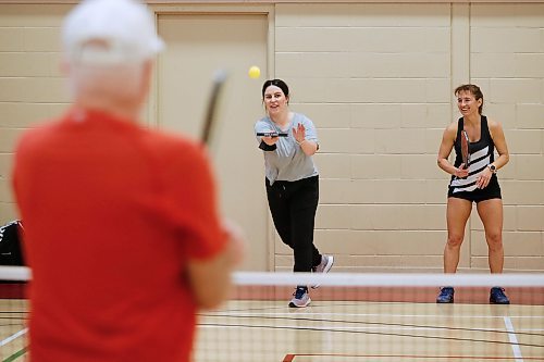 JOHN WOODS / WINNIPEG FREE PRESS
Winnipeg Free Press reporter Jen Zoratti, left, learns how to play pickleball from Rose Sawatzky, president of Pickleball Manitoba and National Championship silver medalist, at Sturgeon Heights Community Centre  on Tuesday, November 23, 2021. 

Re: zoratti