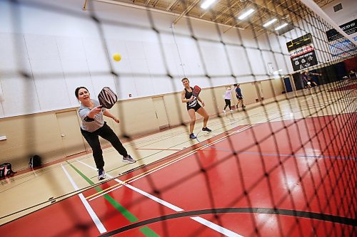 JOHN WOODS / WINNIPEG FREE PRESS
Winnipeg Free Press reporter Jen Zoratti, left, learns how to play pickleball from Rose Sawatzky, president of Pickleball Manitoba and National Championship silver medalist, at Sturgeon Heights Community Centre  on Tuesday, November 23, 2021. 

Re: zoratti