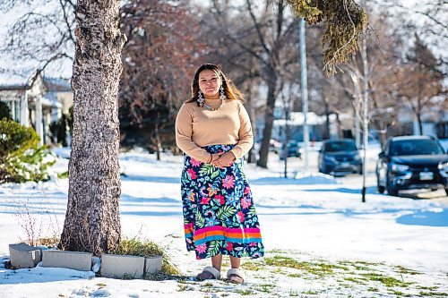 MIKAELA MACKENZIE / WINNIPEG FREE PRESS

Kay Lagimodiere poses for a portrait in front of her home in Winnipeg on Wednesday, Nov. 24, 2021. For Janine story.
Winnipeg Free Press 2021.