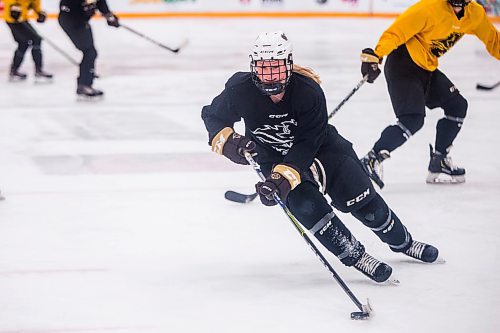 MIKAELA MACKENZIE / WINNIPEG FREE PRESS

Bisons player Lauren Warkentin (22) skates at practice at the Wayne Fleming Arena in Winnipeg on Wednesday, Nov. 24, 2021. For Mike Sawatzky story.
Winnipeg Free Press 2021.