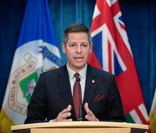 JESSICA LEE / WINNIPEG FREE PRESS

Mayor Brian Bowman speaks at a press conference at City Hall on November 24, 2021

Reporter: Joyanne










