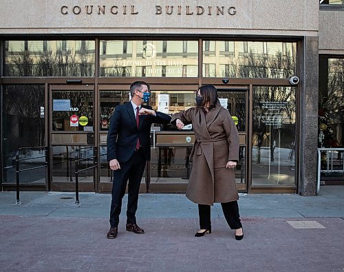 JESSICA LEE / WINNIPEG FREE PRESS

Mayor Brian Bowman and Premier Heather Stefanson meet at City Hall on November 24, 2021

Reporter: Joyanne










