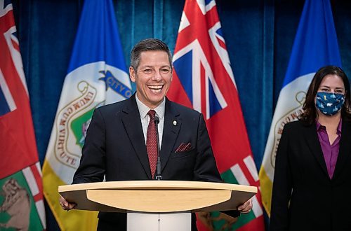 JESSICA LEE / WINNIPEG FREE PRESS

Mayor Brian Bowman and Premier Heather Stefanson announce they will be working together at City Hall on November 24, 2021

Reporter: Joyanne










