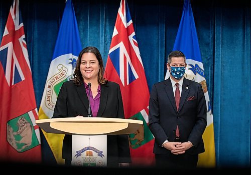 JESSICA LEE / WINNIPEG FREE PRESS

Mayor Brian Bowman and Premier Heather Stefanson announce they will be working together at City Hall on November 24, 2021

Reporter: Joyanne










