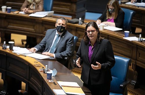 JESSICA LEE / WINNIPEG FREE PRESS

Premier Heather Stefanson is photographed at a House Sitting at the Legislative Building on November 24, 2021

Reporter: Carol








