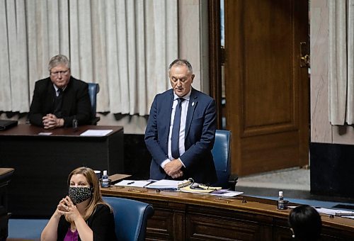 JESSICA LEE / WINNIPEG FREE PRESS

Selkirk MLA Alan Lagimodiere speaks at a House Sitting at the Legislative Building on November 24, 2021

Reporter: Carol







