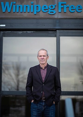 JESSICA LEE / WINNIPEG FREE PRESS

Winnipeg Free Press Publisher Bob Cox is photographed in front of the Free Press building on November 26, 2021, after announcing his retirement from the industry.















