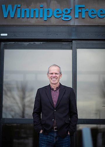 JESSICA LEE / WINNIPEG FREE PRESS

Winnipeg Free Press Publisher Bob Cox is photographed in front of the Free Press building on November 26, 2021, after announcing his retirement from the industry.















