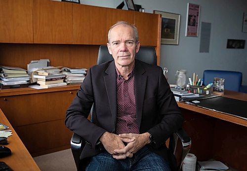 JESSICA LEE / WINNIPEG FREE PRESS

Winnipeg Free Press Publisher Bob Cox is photographed in his office on November 26, 2021, after announcing his retirement from the industry.












