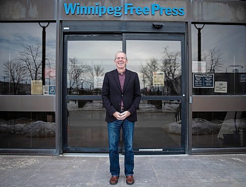 JESSICA LEE / WINNIPEG FREE PRESS

Winnipeg Free Press Publisher Bob Cox is photographed in front of the Free Press building on November 26, 2021, after announcing his retirement from the industry.















