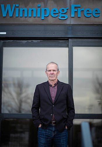 JESSICA LEE / WINNIPEG FREE PRESS

Winnipeg Free Press Publisher Bob Cox is photographed in front of the Free Press building on November 26, 2021, after announcing his retirement from the industry.















