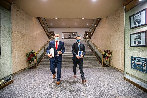 MIKAELA MACKENZIE / WINNIPEG FREE PRESS

Finance chair Scott Gillingham and mayor Brian Bowman present the preliminary budget to the media at City Hall in Winnipeg on Friday, Nov. 26, 2021. For Joyanne story.
Winnipeg Free Press 2021.