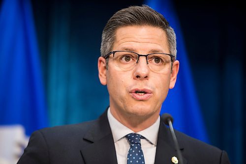 MIKAELA MACKENZIE / WINNIPEG FREE PRESS

Mayor Brian Bowman presents the preliminary budget to the media at City Hall in Winnipeg on Friday, Nov. 26, 2021. For Joyanne story.
Winnipeg Free Press 2021.